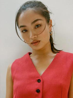 Анна Саваи
Anna Sawai